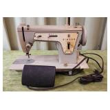 Vntg SInger Sewing Machine