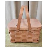 Vntg Woven Picnic Basket