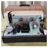 Vntg Universal Sewing Machine