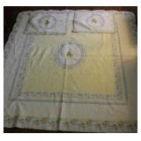 Cracker Barrel Yellow/ Blue Quilt w/ Pillow Cases