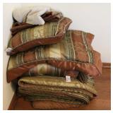 Queen Size Fall Colored Bedding Set w/ Pillows