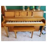 Grinnell Maple Console Piano with Bench