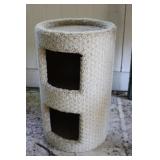 Small Cat House/ Post