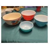 Vintage Mixing Bowls & Serving Bowl