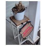 Plant Stand Welcome Sign ++