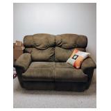 La-Z-Boy Reclining Love Seat - Read Details