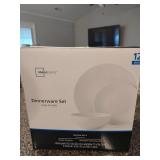 New Mainstays 12 Piece Dinnerware Set