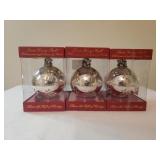 3 Santa Giving Balls