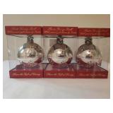 3 Santa Giving Balls