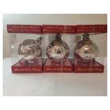 3 Santa Giving Balls