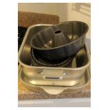 Bundt Cake Pan, Vintage Wear-Ever Covered +++