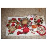 Vintage Strawberry Rug, Wreaths, Norcrest +++