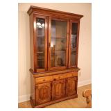 Broyhill Lenoir House Lighted China Cabinet Broyhill Lenoir House Lighted China Cabinet
