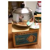 Vtg West Bend Penguin Hot & Cold Server