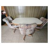 Kitchen Table/3 Chairs w Extra Leaf