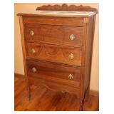 Vtg Wooden Chest of Drawers/Dresser