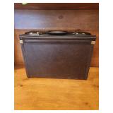 Vtg. Heritage Hard Case w/Hole Punches and