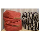 4 Poufs