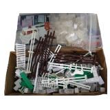 Misc Vntg Farm Building Block / Toys