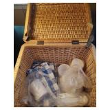 Picnic Basket with Service for 4 Included