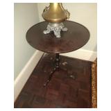 Georgian Mahogany Tilt-Top Side Table Georgian Mahogany Tilt-Top Side Table