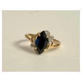 10K Black & White Gemstone Ring - 2.45g Sz7 10K Black & White Gemstone Ring - 2.45g Sz7