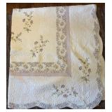 Floral Quilt, 2 Pillowcases & 1 Decorative pillow