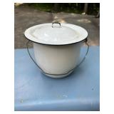 Vtg White Enamel Chamber pot With Lid10" diameter