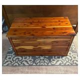 Vtg Cedar Wood Storage Chest & Rug34×17.5×18 Ches