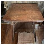 Vtg Wooden Tiger Oak Side Table with Turned Legs2