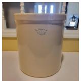 #5 Crock with Crack, 12´´ x 14´´ #5 Crock with Crack, 12´´ x 14´´