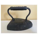 Antique WaPak Cast Iron Flat Iron No. 7 Antique WaPak Cast Iron Flat Iron No. 7