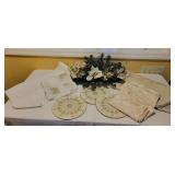 Holiday-Themed Decor and Table Setting Set Holiday-Themed Decor and Table Setting Set