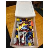 Vtg Plastic Building Toy Pieces Vtg Plastic Building Toy Pieces