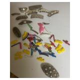 Vtg Hair Clips and Barrettes Assortment Vtg Hair Clips and Barrettes Assortment