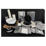 Black & White Entertaining Supplies-8.5" Ceramic Black & White Entertaining Supplies-8.5" Ceramic