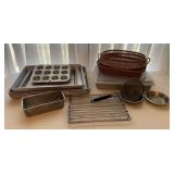 Metal Bakeware & 3 Serving Baskets-See Photos Metal Bakeware & 3 Serving Baskets-See Photos