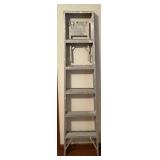 6FT Aluminum Ladder-See Photos 6FT Aluminum Ladder-See Photos