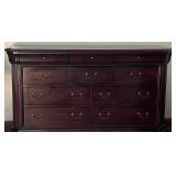 Broyhill Mahogany Dresser With 10 Drawers Broyhill Mahogany Dresser With 10 Drawers