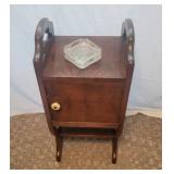 Wood Smoke Stand With Glass Ashtrays Wood Smoke Stand With Glass Ashtrays