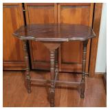 Wood Side Table with Turned Legs Wood Side Table with Turned Legs