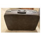 Vtg. Royal Travelier Hard Case Shell Luggage