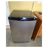GE Mini Refrigerator