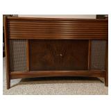 VTG Magnavox Deluxe AM/FM Stereo & Record Player-