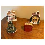 Christmas-Themed Hinged Decorations Featuring Mini