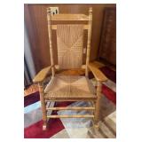 Vtg Wooden Rocking Chairï¿½26.5x22x48