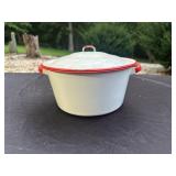 Vtg White Enamel Pot w/ Red Trimï¿½10ï¿½5