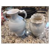 2 Traeder Vases