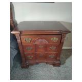 2 Nightstands