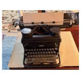 Vintage Royal Typewriter ï¿½ Classic Black